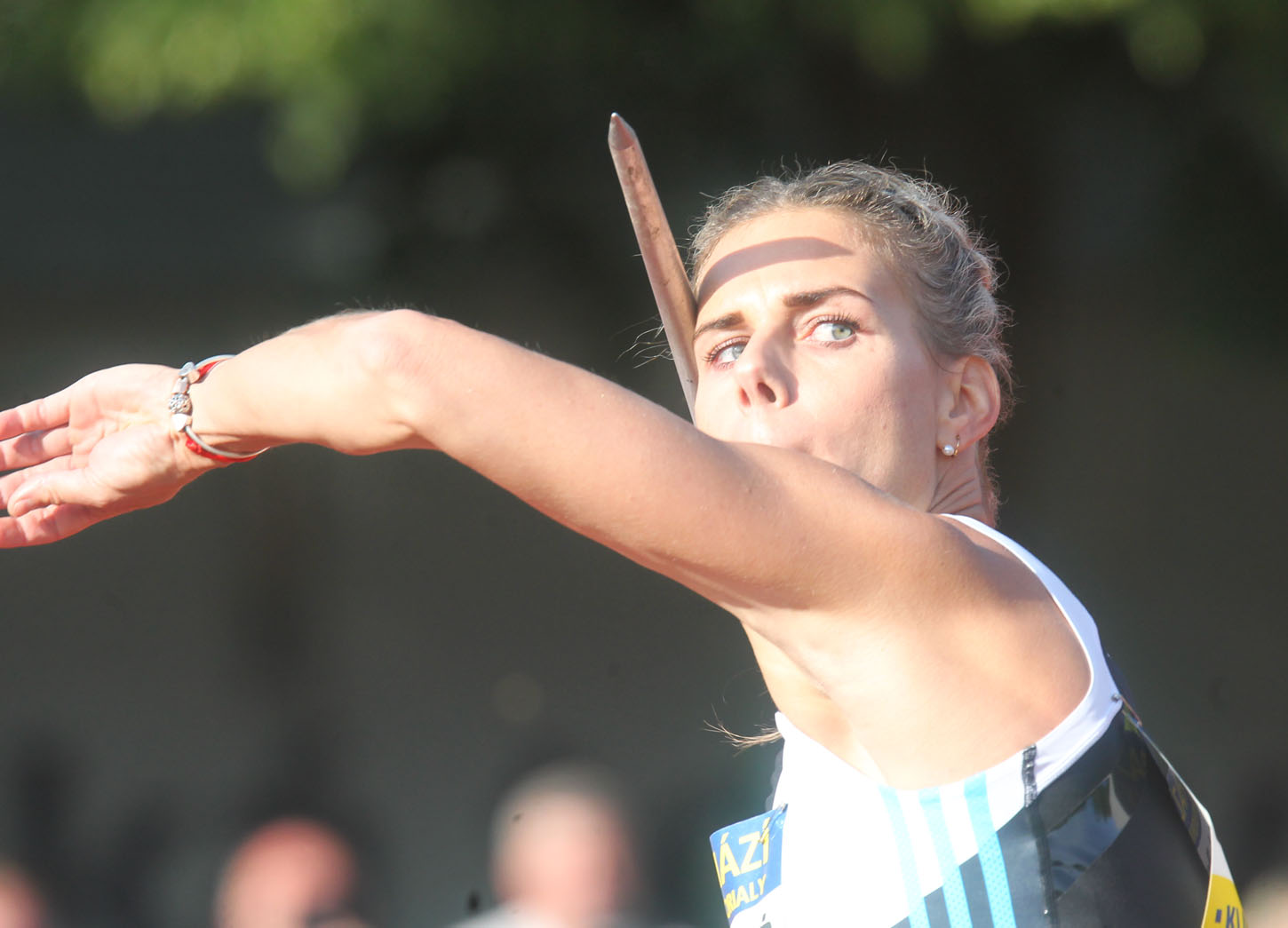Ogrodníková zahájila sezonu výkonem 60,73 metru. V Rehlingenu skončila druhá